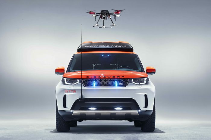 Land Rover Arama&Kurtarma modelinin çatısından Drone fırlatıyor!